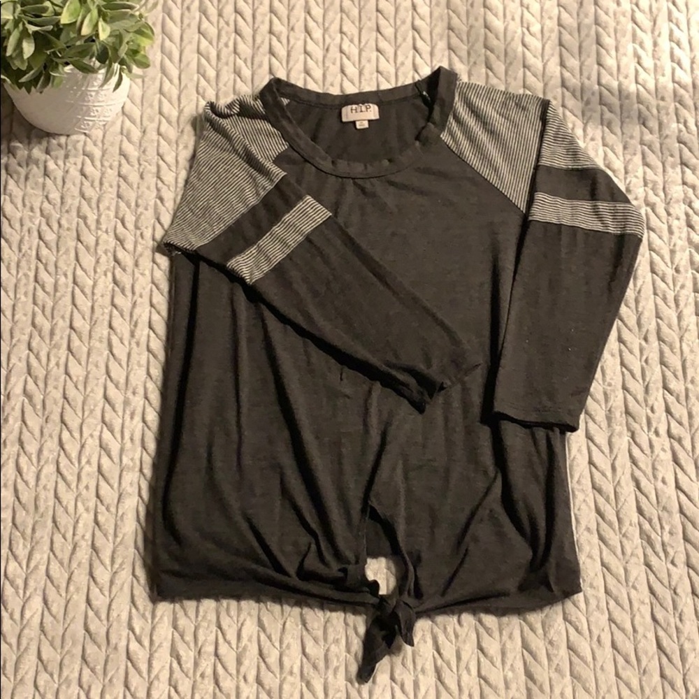 Mid sleeve top